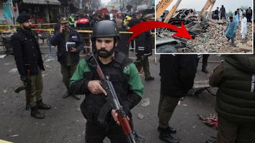 Pakistan'da düzenlenen intihar saldırısında 12 polis hayatını kaybetti
