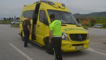 Merzifon'da Motosiklet Ambulansla Çarpıştı