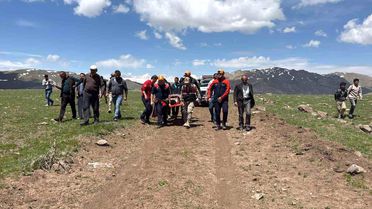 Van'da Kayalıklardan Düşen Çocuk Hastaneye Kaldırıldı