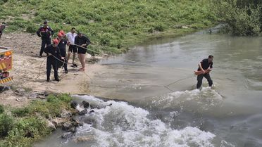 Ceyhan'da Nehirde Mahsur Kalan İki Kişi Kurtarıldı