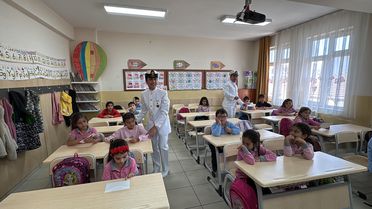 Öğrencilerden Mehmetçiğe Mektup