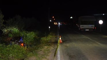 İzmir'de Motosiklet Kazası: 1 Ölü, Kamyonet Sürücüsü Tutuklandı
