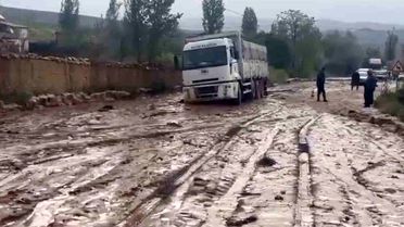 Sungurlu'da Taşan Dere Ulaşımı Aksattı
