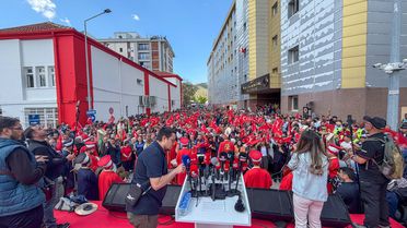 Burcu Köksal'dan AK Parti'ye katılım mesajı