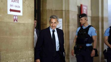 Sarkozy'ye 7 Yıl Hapis Cezası İstemi