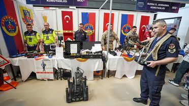 Bursa'da Jandarma Fuarı: Gençlere Güvenlik Eğitimi