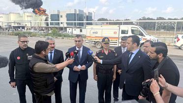 Mersin'de Yangınla Mücadele Sürüyor