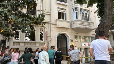 Şişli'de Yangın: İki Kişiye Oksijen Tedavisi