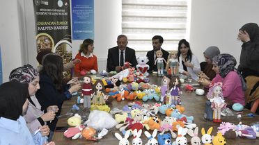 BEÜ Öğrencileri Kanserli Çocuklar İçin Amigurumi Bebek Yapıyor