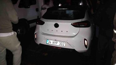 Üsküdar'da Oto Yangını Üç Araca Sıçradı