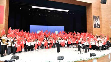 Balıkesir'de 300 çocuk tek sahnede buluştu