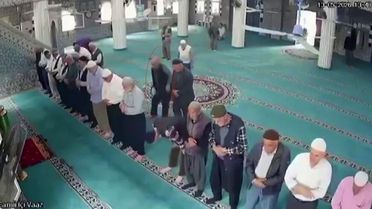 Cami İmamı Kalp Krizi Geçiren Yaşlı Adamı Kurtardı