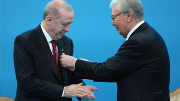 Hoca Ahmet Yesevi Nişanı ilk kez Cumhurbaşkanı Erdoğan'a takdim edildi
