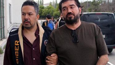 Elindeki kelepçeyi montla örten Rasim Ozan Kütahyalı: Bir yanlış anlaşılma var