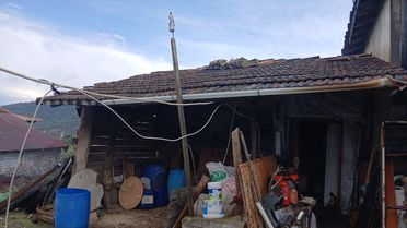 Yıldırım Depoya Düştü, Yangın Çıktı
