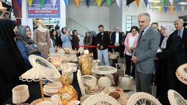 Çayırova'da el emeği göz nuru eserler görücüye çıktı
