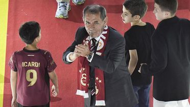 Galatasaray'ın şampiyonluk kutlamalarında Erden Timur sürprizi