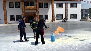 Yunusemre Belediyesi'nde gerçeğini aratmayan yangın tatbikatı