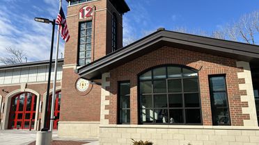 Ohio'da Küçük uçak evin üzerine düştü