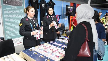 Malatya Kariyer Fuarı'nda Jandarma Bilgilendirmesi