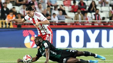 Antalyaspor-Kocaelispor: İlk yarı golsüz
