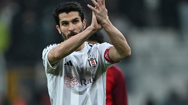 Necip Uysal'dan futbola veda