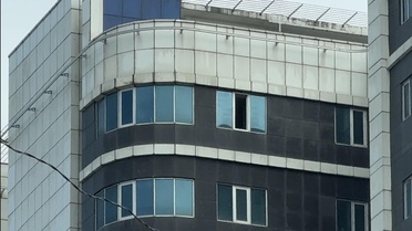 Bıçaklanıp hastaneye kaldırıldı! 10. kattaki pencereden düşüp hayatını kaybetti