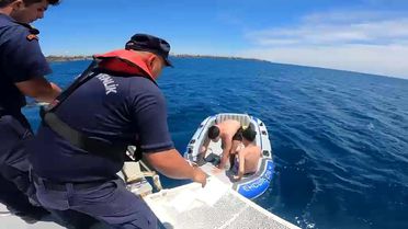 Antalya'da Rüzgarla Sürüklenen 2 Kişi Kurtarıldı