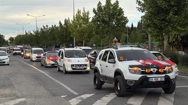 Çorlu’da şehit polisler için bayraklı konvoy