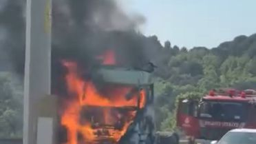 Eyüpsultan'da TIR Yangını