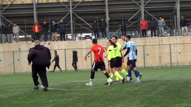 Futbolcu Hakeme Saldırdı, Maç Tatil Edildi