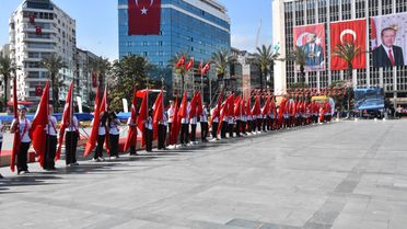 İzmir'de Coşkuyla 19 Mayıs Kutlaması