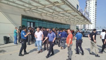 Mersin'de katledilen 5 kişi toprağa verildi! Gözyaşları sel oldu