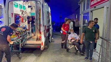 Kozan'da Traktör-Otomobil Çarpışması: 4 Yaralı