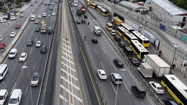 Bahçelievler'de Otobüs Arızası Trafiği Kilitledi