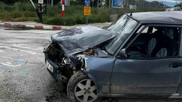 Burdur'da okul servisi ile otomobil çarpıştı: 7 yaralı