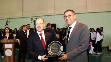 Oltu'da Spor Destekçisine Plaket