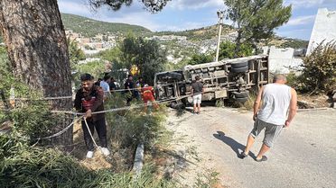 Bodrum'da Kamyon Devrildi: 3 Yaralı