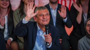 Özgür Özel'den Gençlik Vurgusu