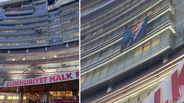 CHP Genel Merkezi'ne Özel’in pankartı asıldı