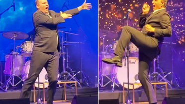 Dubai’de konser veren Rafet El Roman'ın dansı geceye damga vurdu