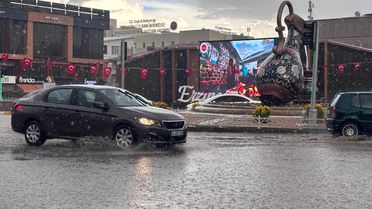 Erzincan'da Sağanak Yağış Hayatı Olumsuz Etkiledi