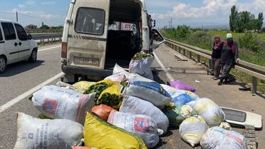 Minibüs-Traktör Çarpışmasında 1 Ölü, 3 Yaralı