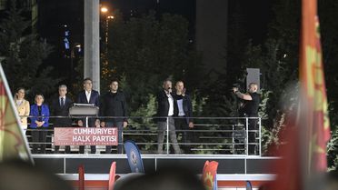 Özgür Özel: CHP'nin Mücadelesi Türkiye'nin Mücadelesidir