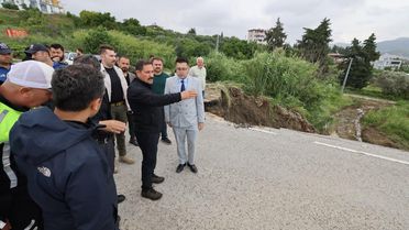 Vali Masatlı, Defne’de yağıştan etkilenen bölgelerde incelemelerde bulundu