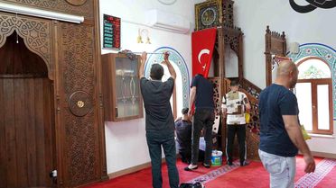 Yunusemre'de camiler bayram namazına hazırlanıyor