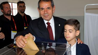 Dursun Özbek yeniden Galatasaray Başkanı 