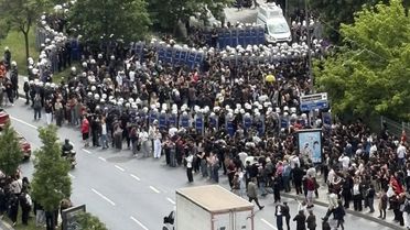 Bilgi Üniversitesi'nde polis müdahalesi! Gözaltılar ve yaralılar var