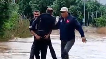 Mersin'de Selde Kurtarılan Şahıs Hastaneye Kaldırıldı