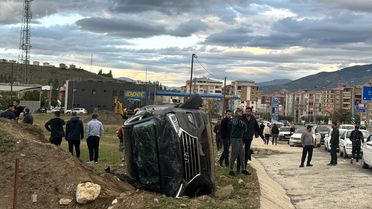 Oltu'da SUV Araç Devrildi: 1 Yaralı